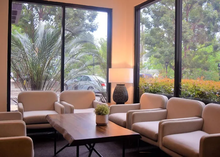 Ibis Thornleigh