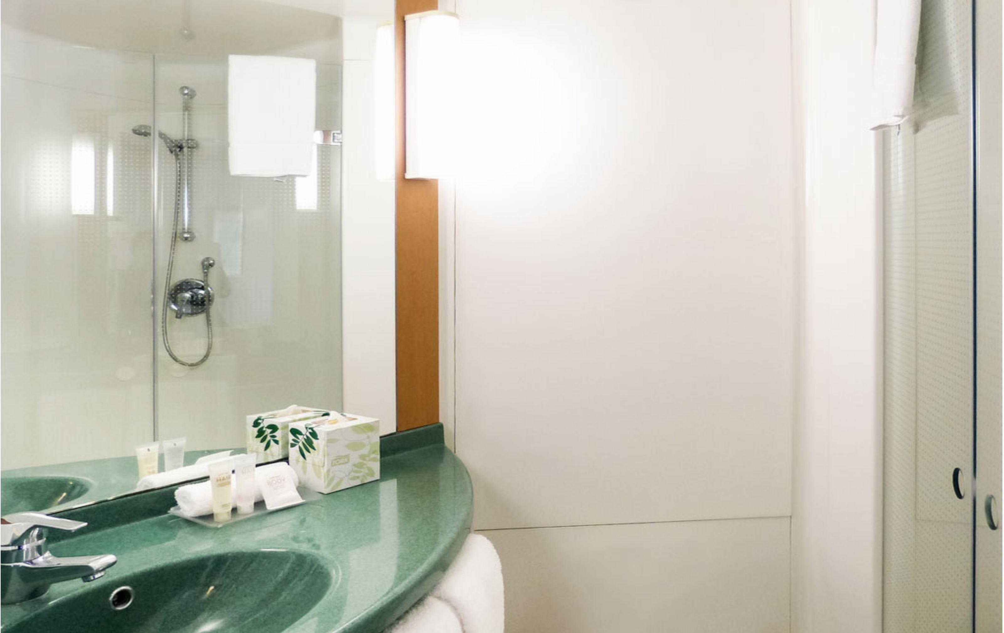 Ibis 4*